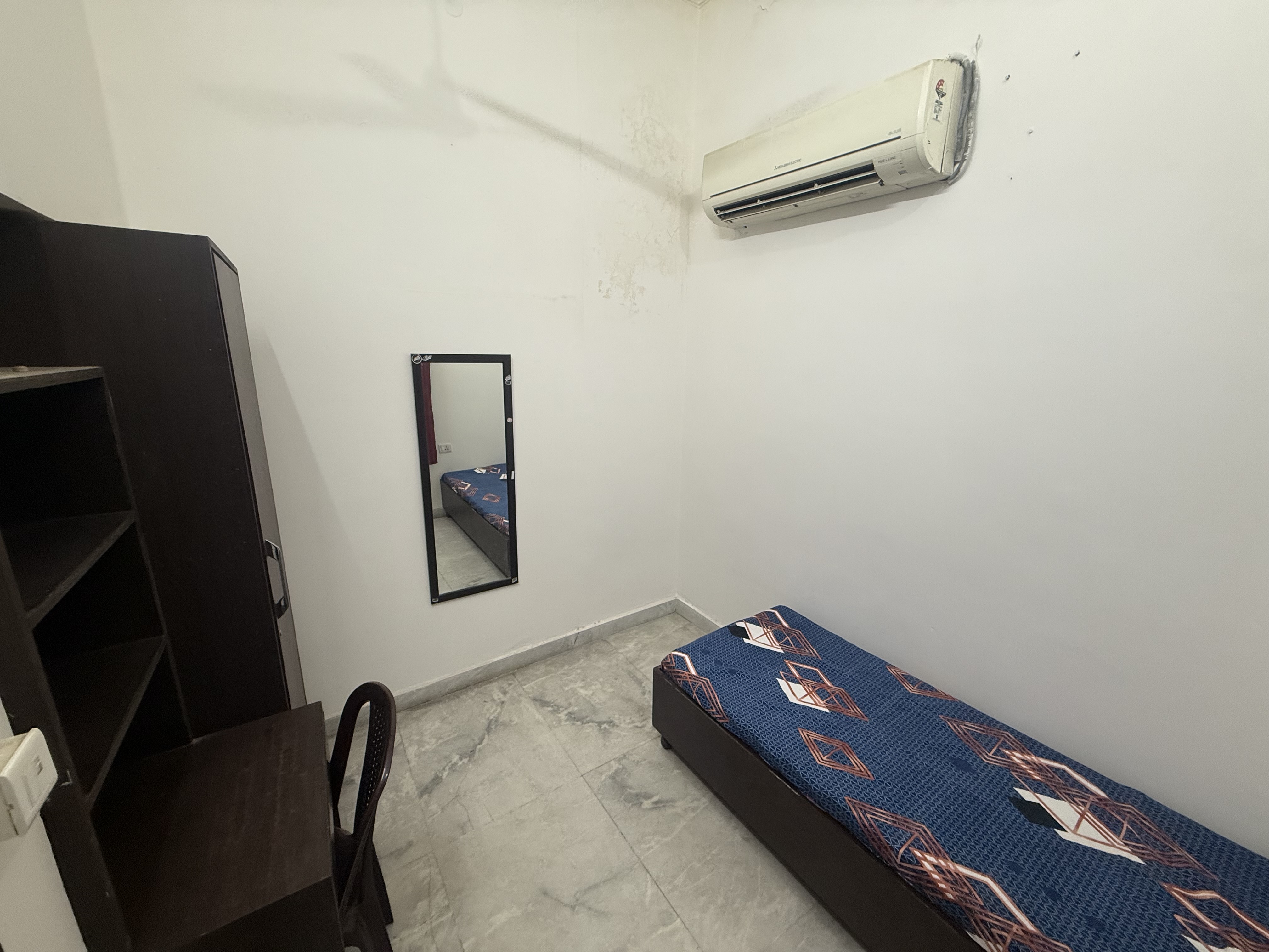Girls Single room at Komfort Space PG in Jawahar Nagar, Delhi - OT-G-139137