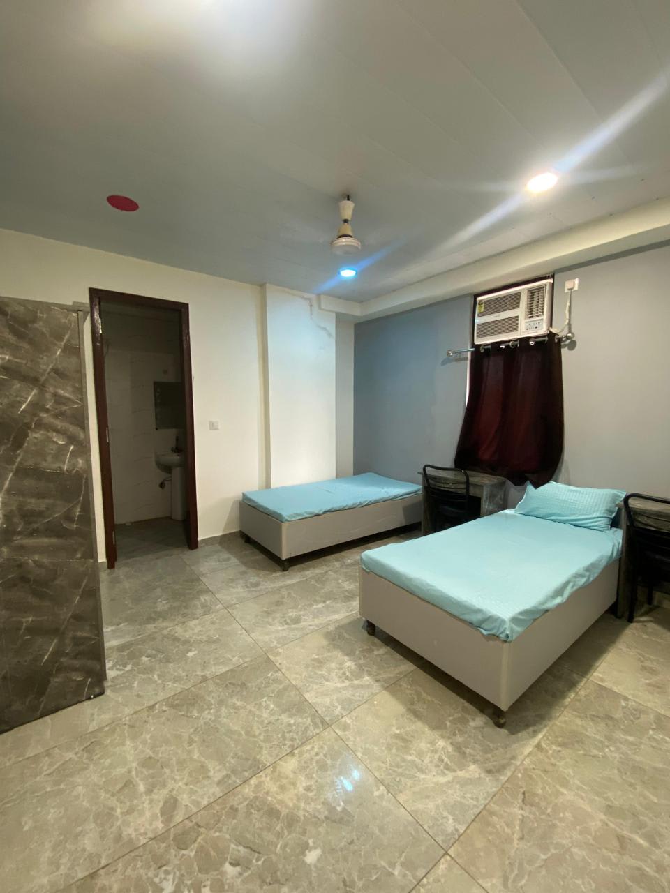 Girls Single room at JMK Residency ABOVE ANYTIME FITNESS BUNGLOW ROAD   PG in Kamla Nagar, Delhi - KM-G-238005