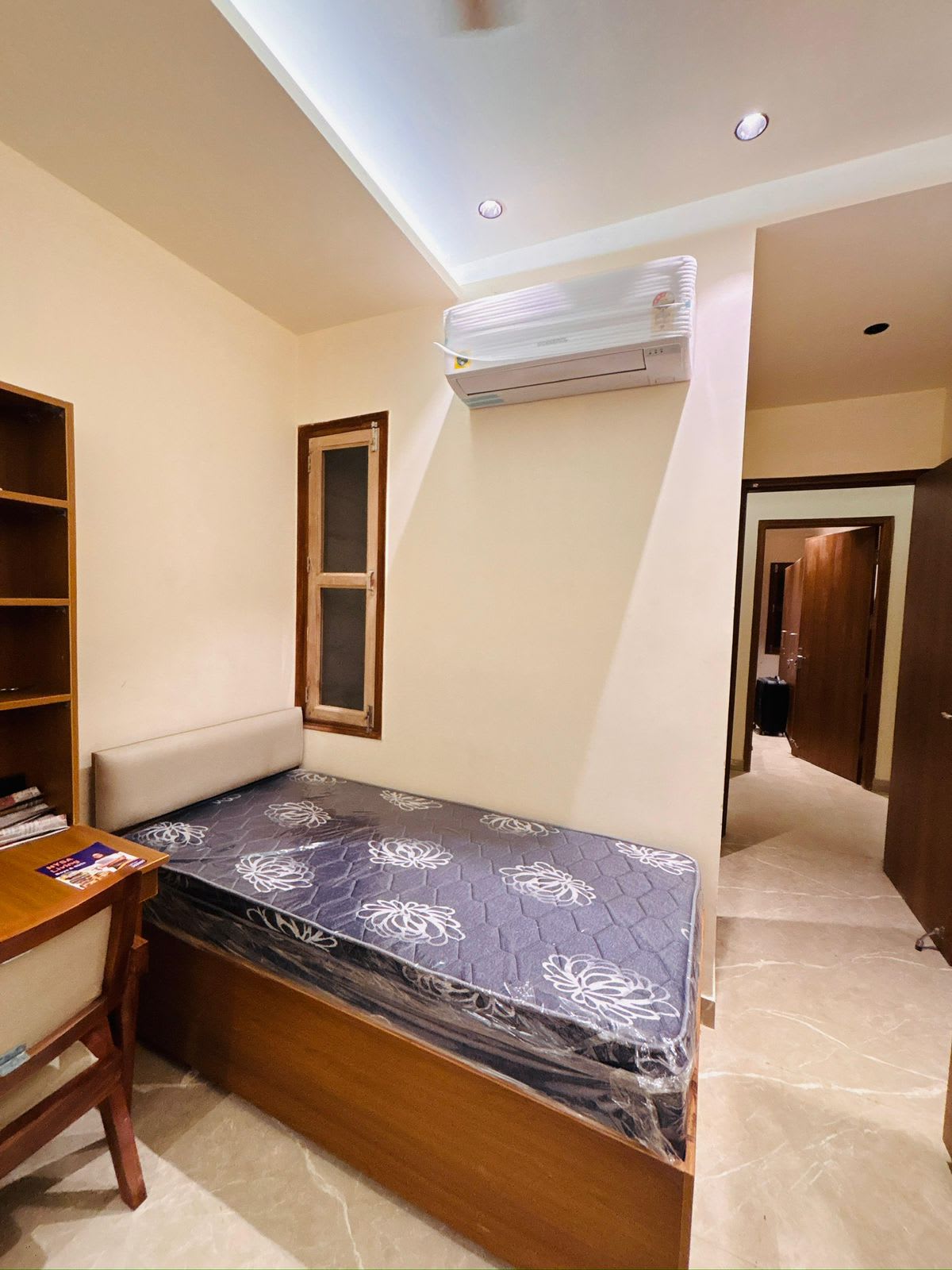 Boys Single room at Zugo living UB-13 NEAR LEVIS , KAMLA NAGAR  PG in Kamla Nagar, Delhi - KM-B-594398