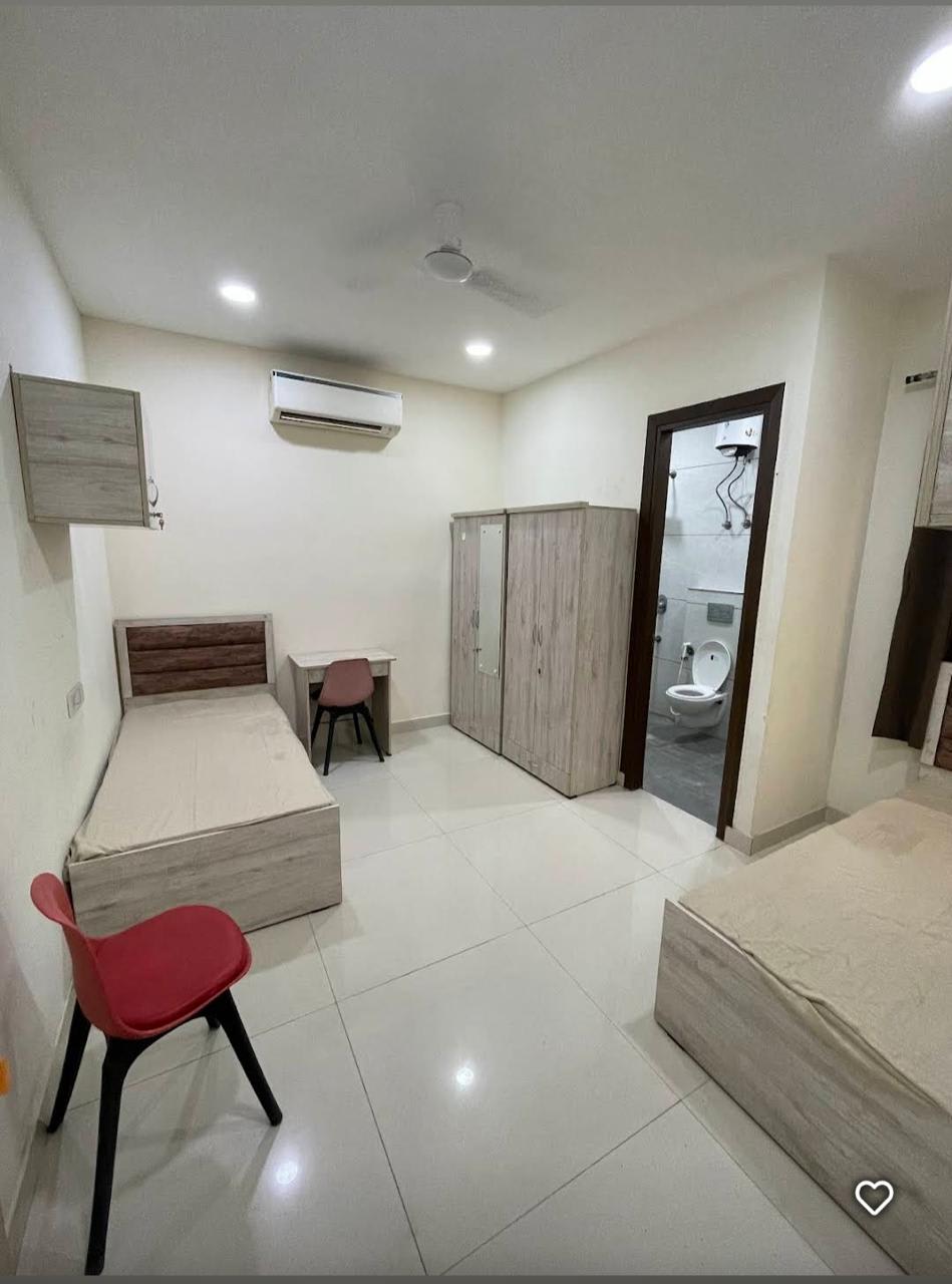 Girls Single room at Shubham Royale pg 10 UB, Bunglow Road, Kamla Nagar, New Delhi - 110052 above Bunker Corner PG in Kamla Nagar, Delhi - KM-G-734608