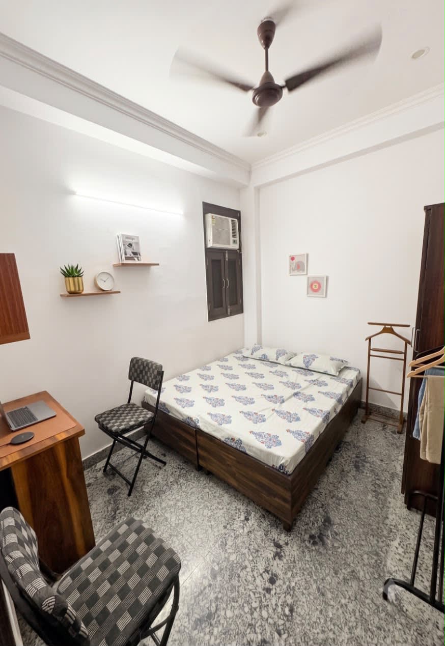 Girls Single room at Vidhya Niwas Hostel F8 PG in Vijay Nagar, Delhi - VN-G-933590