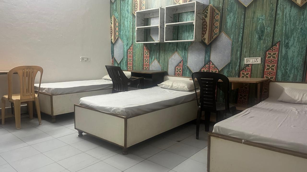 Girls Shared room at Elegance pg 5379 near shiv mandir PG in Kamla Nagar, Delhi - KM-G-348762