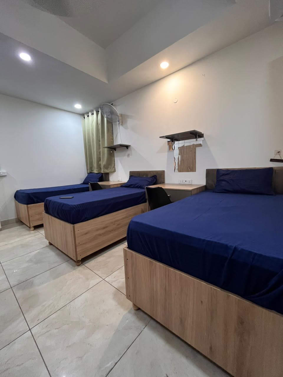 Girls Single room at RAV's (Plush Homes) 39,Bungalow Road Kamla Nagar PG in Kamla Nagar, Delhi - KM-G-154825