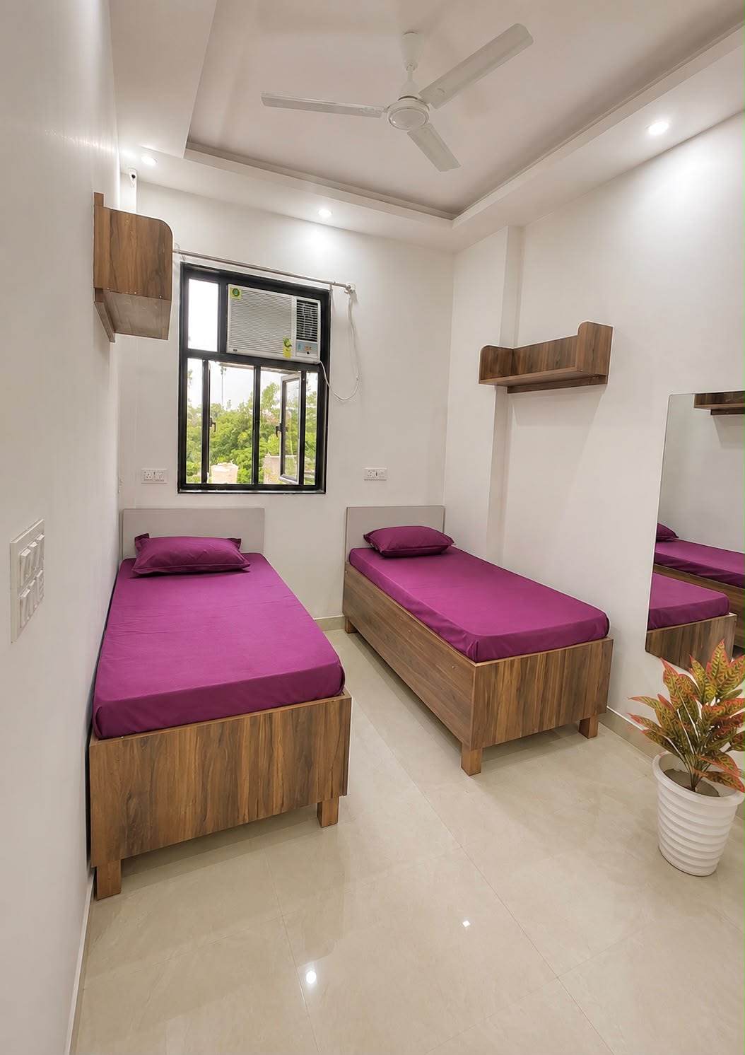 Girls Single room at Inara Living 2292 - Pearl House,Hudson Lane,GTB Nagar, North Campus - Delhi  PG in GTB Nagar, Delhi - OT-G-967008
