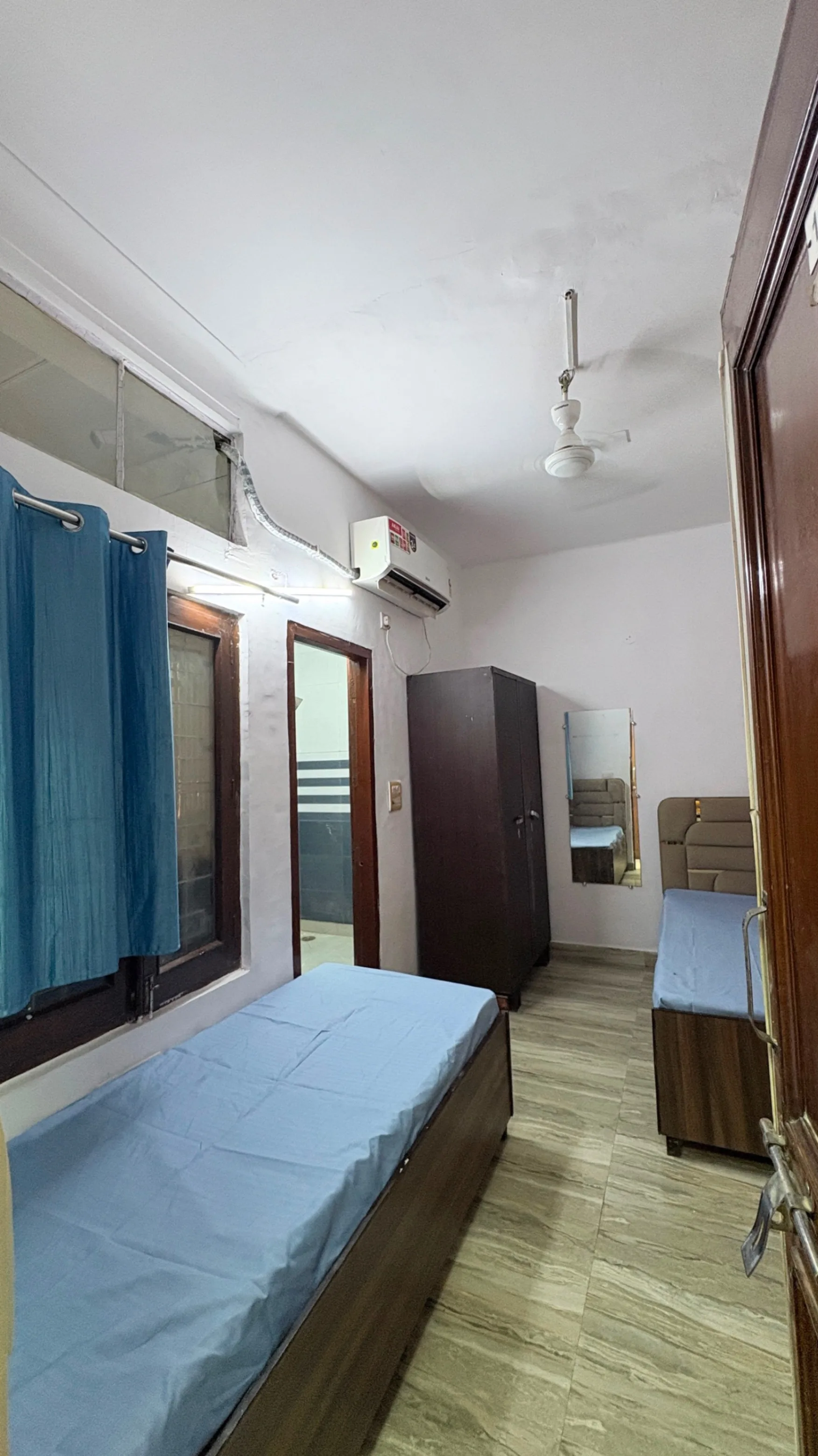 Girls Single room at Mississipi house G-35, Old Gupta Colony We stay rooms PG in Vijay Nagar, Delhi - VN-G-709193