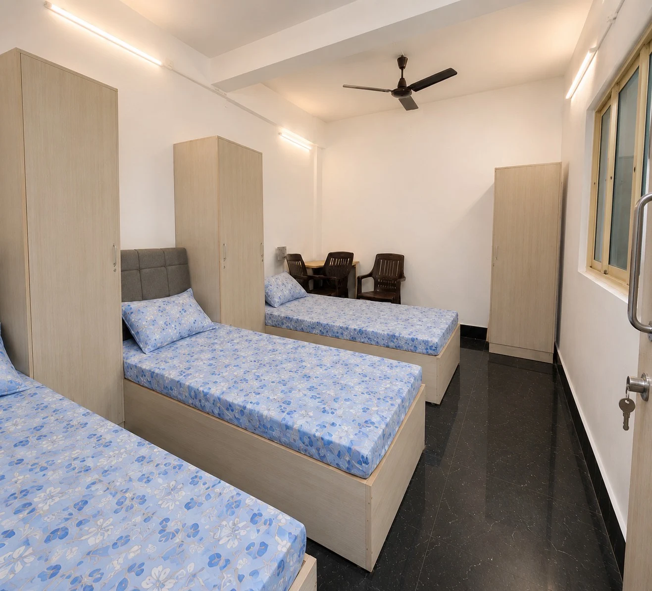 Boys Single room at Nestingo khushbu dhaba kolhapur road Ghanta ghar PG in Kamla Nagar, Delhi - KM-B-567381