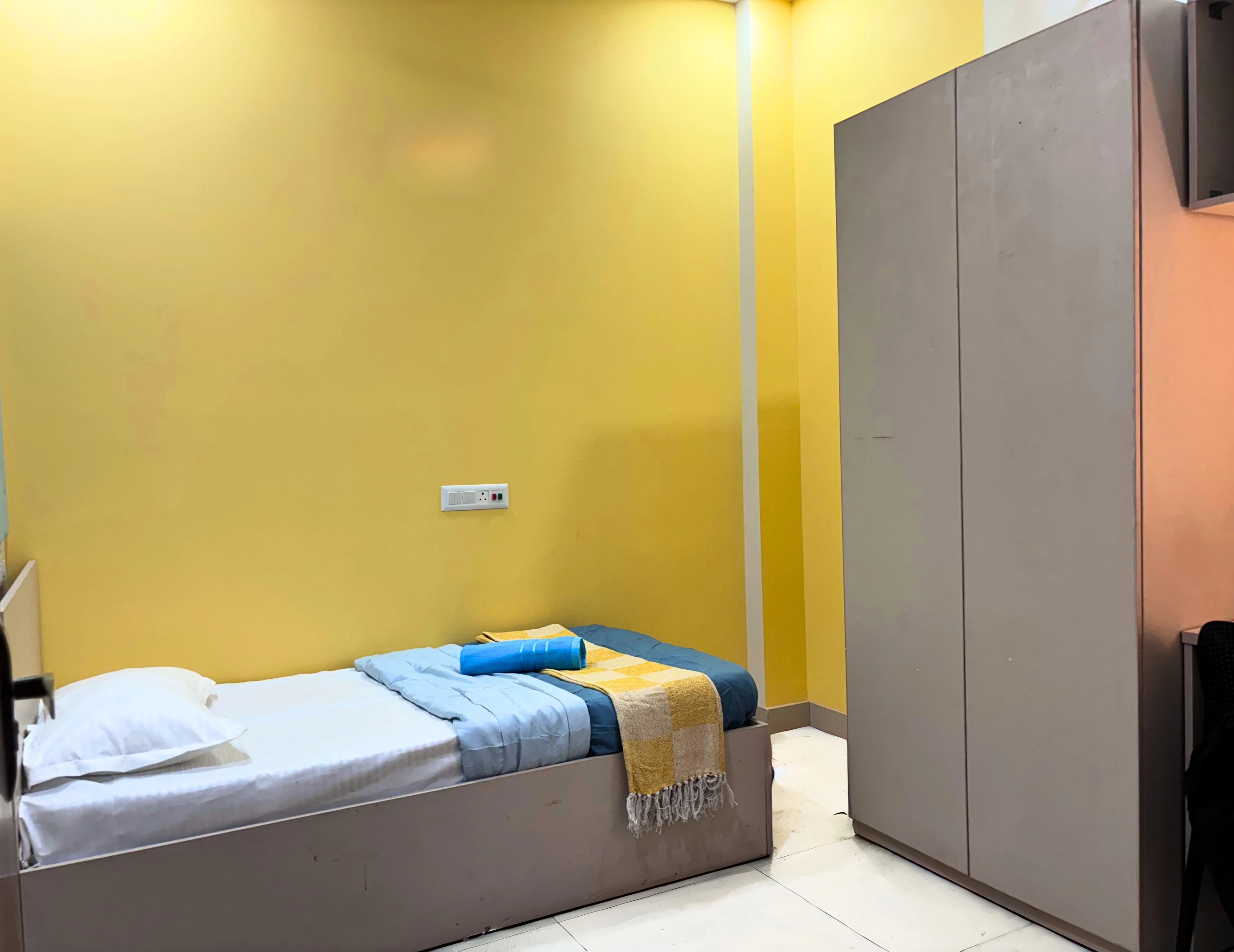 Girls Single room at Uniliv Hemlock H-20, Old Gupta Colony, Vijay Nagar PG in Vijay Nagar, Delhi - VN-G-540103